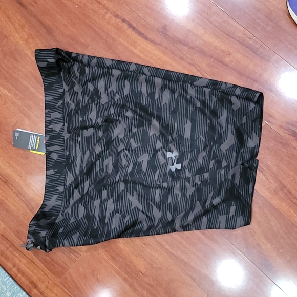 NWT Men's size 42 Under Armour board shorts